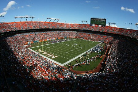MIAMI - OCTOBER 04:   The Buffalo Bills receive the opening kick off from the Miami Dolphins at Land Shark Stadium on October 4, 2009 in Miami, Florida.  <br /><br /><span class="help">(Photo by Doug Benc/Getty Images)</span>