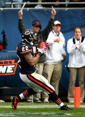 CHICAGO - OCTOBER 04: Matt Forte #22 of the Chicago Bears scores a touchdown against the Detroit Lions on October 4, 2009 at Soldier Field in Chicago, Illinois. The Bears defeated the Lions 48-24. <br /><br /><span class="help">(Photo by Jonathan Daniel/Getty Images)</span>