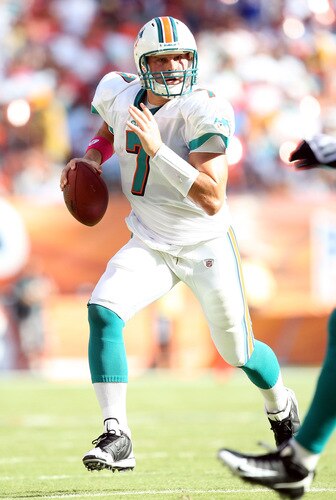 MIAMI - OCTOBER 04:  Quarterback Chad Henne #7 of the Miami Dolphins scrambles against the Buffalo Bills at Land Shark Stadium on October 4, 2009 in Miami, Florida.  <br /><br /><span class="help">(Photo by Doug Benc/Getty Images)</span>