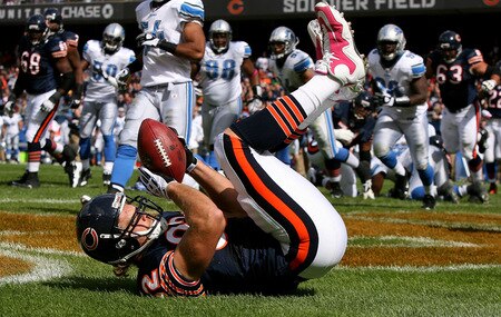 CHICAGO - OCTOBER 04: Greg Olsen #82 of the Chicago Bears catches a touchdown pass against the Detroit Lions on October 4, 2009 at Soldier Field in Chicago, Illinois. The Bears defeated the Lions 48-24. <br /><br /><span class="help">(Photo by Jonathan Daniel/Getty Images)</span>
