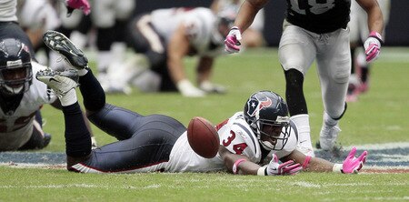 HOUSTON - OCTOBER 04:  Strong safety  Dominque Barber #34 of the Houston Texans just misses an interception in the fourth quarter at Reliant Stadium on October 4, 2009 in Houston, Texas.  <br /><br /><span class="help">(Photo by Bob Levey/Getty Images)</span>
