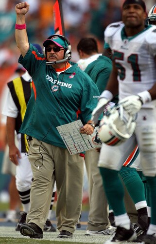 MIAMI - OCTOBER 04:  Head coach Tony Sparano of the Miami Dolphins celebrates a touchdown against the Buffalo Bills at Land Shark Stadium on October 4, 2009 in Miami, Florida.  <br /><br /><span class="help">(Photo by Marc Serota/Getty Images)</span>