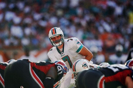 MIAMI - OCTOBER 04:  Quarterback Chad Henne #7 of the Miami Dolphins looks over the defense as he prepares to take the snap against the Buffalo Bills at Land Shark Stadium on October 4, 2009 in Miami, Florida. The Dolphins defeated the Bills 38-10.  <br /><br /><span class="help">(Photo by Doug Benc/Getty Images)</span>