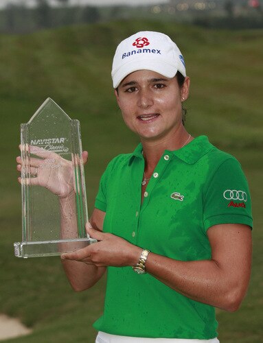 PRATTVILLE, AL - OCTOBER 4:  Lorena Ochoa of Mexico holds the trophy after winning the Navistar LPGA Classic at the Robert Trent Jones Golf Trail at Capitol Hill on October 4, 2009 in  Prattville, Alabama.  <br /><br /><span class="help">(Photo by Dave Martin/Getty Images)</span>