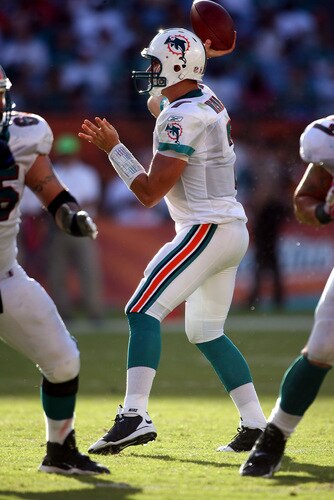 MIAMI - OCTOBER 04:  Quarterback Chad Henne #7 of the Miami Dolphins throws against the Buffalo Bills at Land Shark Stadium on October 4, 2009 in Miami, Florida. Miami defeated Buffalo 38-10.  <br /><br /><span class="help">(Photo by Marc Serota/Getty Images)</span>