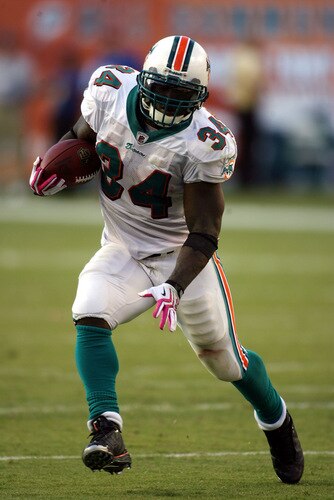 MIAMI - OCTOBER 04:  Running back Rickey Williams #34 of the Miami Dolphins runs against the Buffalo Bills at Land Shark Stadium on October 4, 2009 in Miami, Florida.  Miami defeated Buffalo 38-10.  <br /><br /><span class="help">(Photo by Marc Serota/Getty Images)</span>