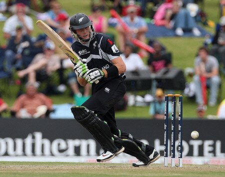 CENTURION, SOUTH AFRICA - OCTOBER 05:  Martin Guptill of New Zealand turns the ball to fine leg during the ICC Champions Trophy Final between Australia and New Zealand played at Supersport Park on October 5, 2009 in Centurion, South Africa.  <br /><br /><span class="help">(Photo by Hamish Blair/Getty Images)</span>
