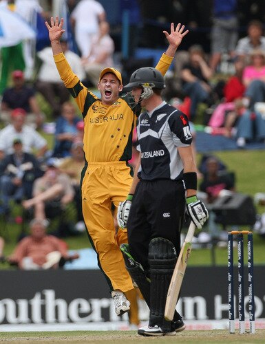 CENTURION, SOUTH AFRICA - OCTOBER 05:  Michael Hussey of Australia appeals unsuccessfully against Aaron Redmond of New Zealand during the ICC Champions Trophy Final between Australia and New Zealand played at Supersport Park on October 5, 2009 in Centurion, South Africa.  <br /><br /><span class="help">(Photo by Hamish Blair/Getty Images)</span>