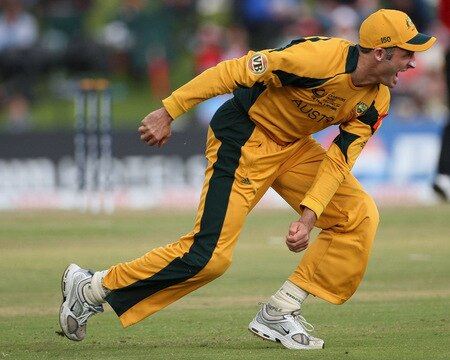 CENTURION, SOUTH AFRICA - OCTOBER 05:  Michael Hussey of Australia celebrates his catch to dismiss Ross Taylor of New Zealand during the ICC Champions Trophy Final between Australia and New Zealand played at Supersport Park on October 5, 2009 in Centurion, South Africa.  <br /><br /><span class="help">(Photo by Hamish Blair/Getty Images)</span>