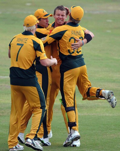 CENTURION, SOUTH AFRICA - OCTOBER 05:  Peter Siddle of Australia celebrates the wicket of Brendon McCullum of New Zealand with his team mates during the ICC Champions Trophy final match between Australia and New Zealand from SuperSport Park on October 05, 2009 in Centurion, South Africa. <br /><br /><span class="help">(Photo by Lee Warren/Gallo Images/Getty Images)</span>