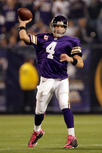 MINNEAPOLIS - OCTOBER 05:  Quarterback Brett Favre #4 of the Minnesota Vikings passes during the game against the Green Bay Packers on October 5, 2009 at Hubert H. Humphrey Metrodome in Minneapolis, Minnesota.  <br /><br /><span class="help">(Photo by Jamie Squire/Getty Images)</span>