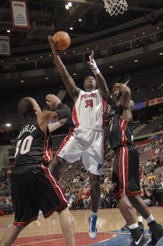 AUBURN HILLS, MI - OCTOBER 5:  Kwame Brown #38 of the Detroit Pistons goes up for a shot over Michael Beasley #30 of the Miami Heat in a preseason game at the Palace of Auburn Hills on October 5, 2009 in Auburn Hills, Michigan.  <br /><br /><span class="help">(Photo by Allen Einstein/NBAE via Getty Images)</span>