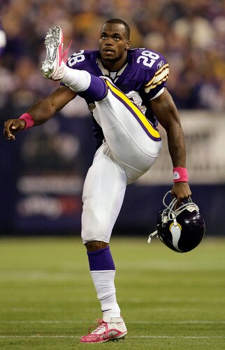 MINNEAPOLIS - OCTOBER 05:  Running back Adrian Peterson #28 of the Minnesota Vikings stretches during the game against the Green Bay Packers on October 5, 2009 at Hubert H. Humphrey Metrodome in Minneapolis, Minnesota.  <br /><br /><span class="help">(Photo by Jamie Squire/Getty Images)</span>