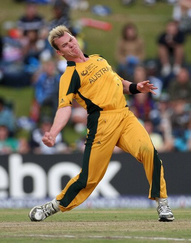CENTURION, SOUTH AFRICA - OCTOBER 05:  Brett Lee of Australia celebrates the wicket of Grant Elliott of New Zealand during the ICC Champions Trophy Final between Australia and New Zealand played at Supersport Park on October 5, 2009 in Centurion, South Africa.  <br /><br /><span class="help">(Photo by Hamish Blair/Getty Images)</span>