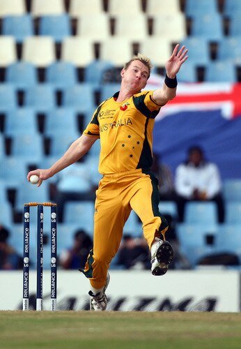 CENTURION, SOUTH AFRICA - OCTOBER 05:  Brett Lee of Australia bowls during the ICC Champions Trophy Final between Australia and New Zealand played at Supersport Park on October 5, 2009 in Centurion, South Africa.  <br /><br /><span class="help">(Photo by Julian Herbert/Getty Images)</span>