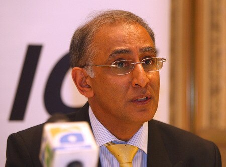 JOHANNESBURG, SOUTH AFRICA - OCTOBER 07:  ICC chief executive Haroon Lorgat talks to the press during the ICC Press Conference at  the Michaelangelo Hotel on October 7, 2009 in Johannesburg, South Africa.  <br /><br /><span class="help">(Photo by Tom Shaw/Getty Images)</span>