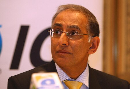 JOHANNESBURG, SOUTH AFRICA - OCTOBER 07:  ICC chief executive Haroon Lorgat talks to the press during the ICC Press Conference at  the Michaelangelo Hotel on October 7, 2009 in Johannesburg, South Africa.  <br /><br /><span class="help">(Photo by Tom Shaw/Getty Images)</span>