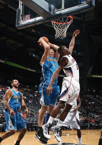 ATLANTA - OCTOBER 7: Sean Marks #4 of the New Orleans Hornets grabs a rebound against Mario West #6 of the Atlanta Hawks during a preseason game on October 7, 2009 at Philips Arena in Atlanta, Georgia.  <br /><br /><span class="help">(Photo by Scott Cunningham/NBAE via Getty Images)</span>