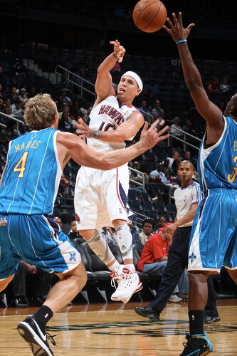 ATLANTA - OCTOBER 7: Mike Bibby #10 of the Atlanta Hawks makes a pass against Sean Marks #4 and Chris Paul #3 of the New Orleans Hornets during a preseason game on October 7, 2009 at Philips Arena in Atlanta, Georgia.  <br /><br /><span class="help">(Photo by Scott Cunningham/NBAE via Getty Images)</span>