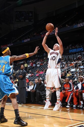 ATLANTA - OCTOBER 7: Mike Bibby #10 of the Atlanta Hawks takes a shot against Morris Peterson #24 of the New Orleans Hornets during a preseason game on October 7, 2009 at Philips Arena in Atlanta, Georgia.  <br /><br /><span class="help">(Photo by Scott Cunningham/NBAE via Getty Images)</span>