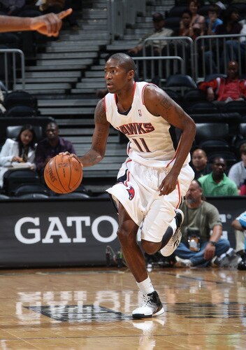 ATLANTA - OCTOBER 7: Jamal Crawford #11 of the Atlanta Hawks advances the ball against the New Orleans Hornets during a preseason game on October 7, 2009 at Philips Arena in Atlanta, Georgia.  <br /><br /><span class="help">(Photo by Scott Cunningham/NBAE via Getty Images)</span>