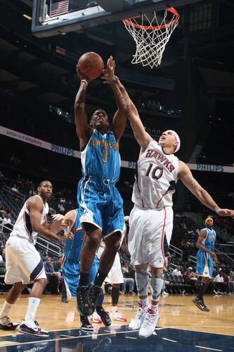 ATLANTA - OCTOBER 7: Chris Paul #3 of the New Orleans Hornets puts up a shot against Mike Bibby #10 of the Atlanta Hawks during a preseason game on October 7, 2009 at Philips Arena in Atlanta, Georgia.  <br /><br /><span class="help">(Photo by Scott Cunningham/NBAE via Getty Images)</span>
