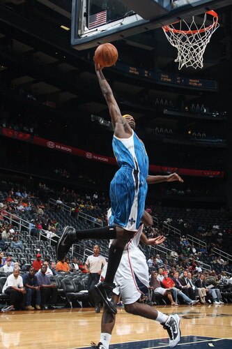 ATLANTA - OCTOBER 7: Julian Wright #32 of the New Orleans Hornets dunks against the Atlanta Hawks during a preseason game on October 7, 2009 at Philips Arena in Atlanta, Georgia.  <br /><br /><span class="help">(Photo by Scott Cunningham/NBAE via Getty Images)</span>