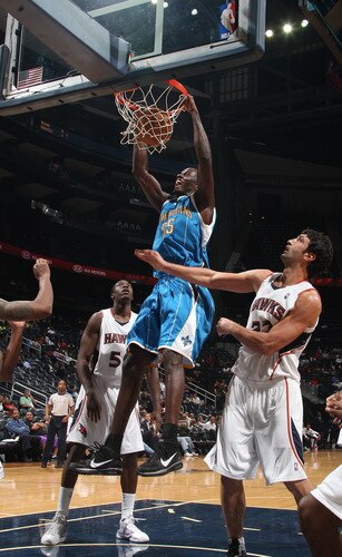 ATLANTA - OCTOBER 7: Earl Barron #55 of the New Orleans Hornets dunks against the Atlanta Hawks during a preseason game on October 7, 2009 at Philips Arena in Atlanta, Georgia.  <br /><br /><span class="help">(Photo by Scott Cunningham/NBAE via Getty Images)</span>
