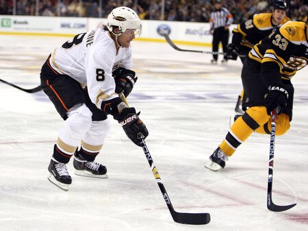 BOSTON - OCTOBER 08:  Teemu Selanne #8 of the Anaheim Ducks heads for the net as Zdeno Chara #33 of the Boston Bruins defends on October 8, 2009 at the TD Garden in Boston, Massachusetts.  <br /><br /><span class="help">(Photo by Elsa/Getty Images)</span>