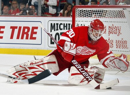 DETROIT - OCTOBER 10: Chris Osgood #30 of the Detroit Red Wings makes a first period save while playing the Washington Capitals on October 10, 2009 at Joe Louis Arena in Detroit, Michigan. <br /><br /><span class="help">(Photo by Gregory Shamus/Getty Images)</span>