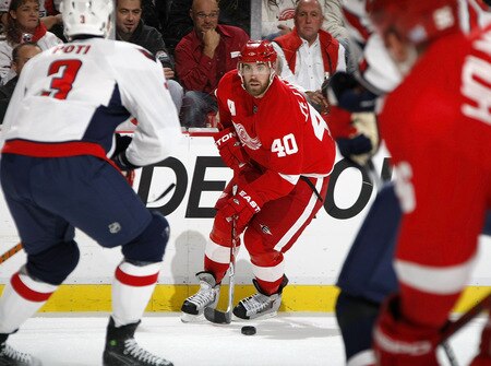 DETROIT - OCTOBER 10: Henrik Zetterberg #40 of the Detroit Red Wings looks for a open teammate behind Tom Poti #3 of the Washington Capitals on October 10, 2009 at Joe Louis Arena in Detroit, Michigan. <br /><br /><span class="help">(Photo by Gregory Shamus/Getty Images)</span>