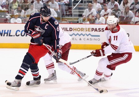 GLENDALE, AZ - OCTOBER 10:  Rick Nash #61 of the Columbus Blue Jackets controls the puck under pressure from Martin Hanzal #11 of the Phoenix Coyotes during the NHL game at Jobing.com Arena on October 10, 2009 in Glendale, Arizona. The Blue Jackets defeated the Coyotes 2-0.  <br /><br /><span class="help">(Photo by Christian Petersen/Getty Images)</span>