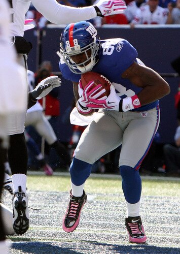 EAST RUTHERFORD, NJ - OCTOBER 11:  Hakeem Nicks #88 of the New York Giants hauls in a touchdown pass in the first half against the Oakland Raiders on October 11, 2009 at Giants Stadium in East Rutherford, New Jersey.  <br /><br /><span class="help">(Photo by Jim McIsaac/Getty Images)</span>