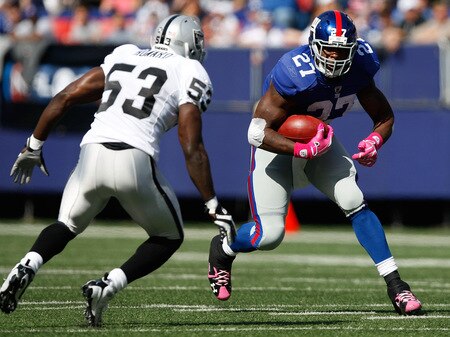 EAST RUTHERFORD, NJ - OCTOBER 11: Brandon Jacobs #27 of the New York Giants runs in front of Thomas Howard #53 of the Oakland Raiders during the game on October 11, 2009 at Giants Stadium in East Rutherford, New Jersey. <br /><br /><span class="help">(Photo by Jared Wickerham/Getty Images)</span>