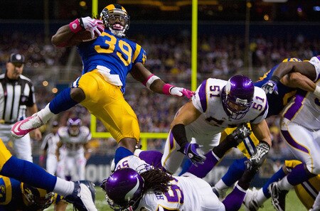ST. LOUIS, MO - OCTOBER 11: Steven Jackson #39 of the St. Louis Rams runs against the Minnesota Vikings at the Edward Jones Dome on October 11, 2009 in St. Louis, Missouri.  <br /><br /><span class="help">(Photo by Dilip Vishwanat/Getty Images)</span>