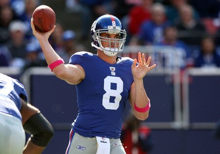 EAST RUTHERFORD, NJ - OCTOBER 11:  David Carr #8 of the New York Giants throws a pass against the Oakland Raiders on October 11, 2009 at Giants Stadium in East Rutherford, New Jersey.  <br /><br /><span class="help">(Photo by Jim McIsaac/Getty Images)</span>