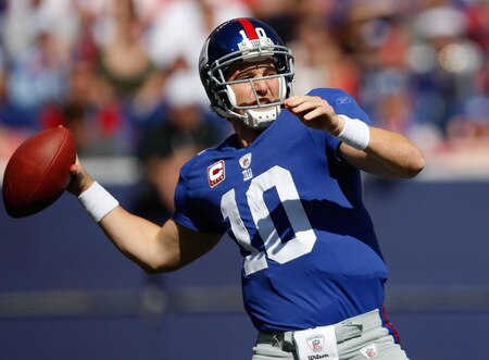 EAST RUTHERFORD, NJ - OCTOBER 11: Eli Manning #10 of the New York Giants drops back to pass against the Oakland Raiders during the game on October 11, 2009 at Giants Stadium in East Rutherford, New Jersey. <br /><br /><span class="help">(Photo by Jared Wickerham/Getty Images)</span>