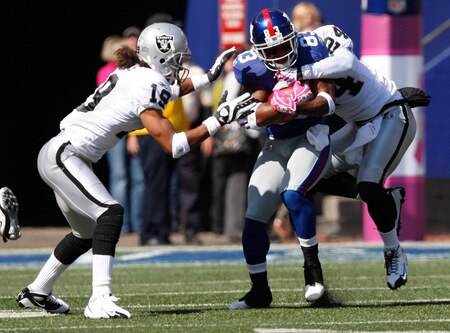 EAST RUTHERFORD, NJ - OCTOBER 11: Sinorice Moss #83 of the New York Giants runs through the defense of the Oakland Raiders after catching a pass during the game on October 11, 2009 at Giants Stadium in East Rutherford, New Jersey. <br /><br /><span class="help">(Photo by Jared Wickerham/Getty Images)</span>