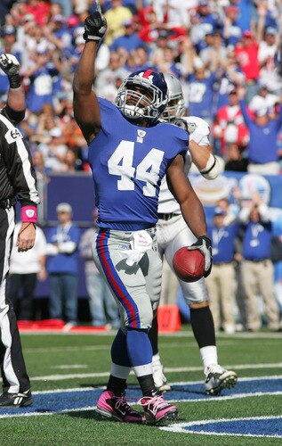 EAST RUTHERFORD, NJ - OCTOBER 11:  Ahmad Bradshaw #44 of the New York Giants celebrates in the endzone after he scored a touchdown in the first quarter against the Oakland Raiders during the game on October 11, 2009 at Giants Stadium in East Rutherford, New Jersey.  <br /><br /><span class="help">(Photo by Jared Wickerham/Getty Images)</span>