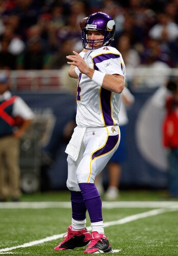 ST. LOUIS - OCTOBER 11:  Quarterback Brett Favre #4 of the Minnesota Vikings drops back to pass against the St. Louis Rams at Edward Jones Dome on October 11, 2009 in St. Louis, Missouri.  <br /><br /><span class="help">(Photo by Ronald Martinez/Getty Images)</span>