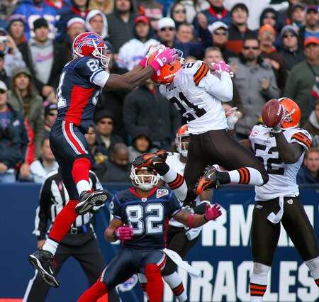 ORCHARD PARK, NY - OCTOBER 11: Terrell Owens #81 of the Buffalo Bills defends against Brodney Pool #21 of the Cleveland Browns as Josh Reed #82 of the Bills watches at Ralph Wilson Stadium on October 11, 2009 in Orchard Park, New York.  <br /><br /><span class="help">(Photo by Rick Stewart/Getty Images)</span>