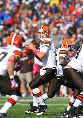 ORCHARD PARK, NY - OCTOBER 11: Derek Anderson #3 of the Cleveland Browns readies to throw against the Buffalo Bills at Ralph Wilson Stadium on October 11, 2009 in Orchard Park, New York.  <br /><br /><span class="help">(Photo by Rick Stewart/Getty Images)</span>