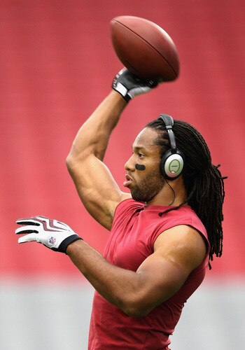 GLENDALE, AZ - OCTOBER 11:  Wide receiver Larry Fitzgerald #11 of the Arizona Cardinals warms up before the NFL game against the Houston Texans at the Universtity of Phoenix Stadium on October 11, 2009 in Glendale, Arizona.  <br /><br /><span class="help">(Photo by Christian Petersen/Getty Images)</span>