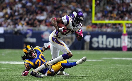ST. LOUIS - OCTOBER 11:  Wide receiver Bernard Berrian #87 of the Minnesota Vikings runs the ball past Jonathan Wade #20 of the St. Louis Rams at Edward Jones Dome on October 11, 2009 in St. Louis, Missouri.  <br /><br /><span class="help">(Photo by Ronald Martinez/Getty Images)</span>