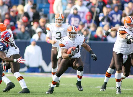 ORCHARD PARK, NY - OCTOBER 11:  Jamal Lewis #31 of the Cleveland Browns runs against the Buffalo Bills at Ralph Wilson Stadium on October 11, 2009 in Orchard Park, New York. Cleveland won 6-3.  <br /><br /><span class="help">(Photo by Rick Stewart/Getty Images)</span>