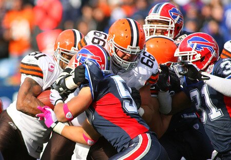 ORCHARD PARK, NY - OCTOBER 11:  Jamal Lewis #31 of the Cleveland Browns leans toward the goal line  against the Buffalo Bills at Ralph Wilson Stadium on October 11, 2009 in Orchard Park, New York. Cleveland won 6-3.  <br /><br /><span class="help">(Photo by Rick Stewart/Getty Images)</span>