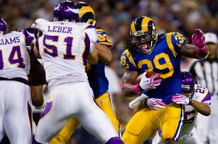 ST. LOUIS, MO - OCTOBER 11: Steven Jackson #39 of the St. Louis Rams rushes against the Minnesota Vikings at the Edward Jones Dome on October 11, 2009 in St. Louis, Missouri.  <br /><br /><span class="help">(Photo by Dilip Vishwanat/Getty Images)</span>