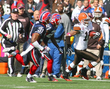 ORCHARD PARK, NY - OCTOBER 11: Joshua Cribbs #16 of the Cleveland Browns runs ahead of Reggie Corner #27  and Jairus Byrd #31 of the Buffalo Bills against at Ralph Wilson Stadium on October 11, 2009 in Orchard Park, New York. Cleveland won 6-3. <br /><br /><span class="help">(Photo by Rick Stewart/Getty Images)</span>