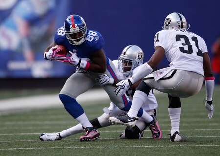 EAST RUTHERFORD, NJ - OCTOBER 11: Hakeem Nicks #88 of the New York Giants runs past the defense of the Oakland Raiders during the game on October 11, 2009 at Giants Stadium in East Rutherford, New Jersey. <br /><br /><span class="help">(Photo by Jared Wickerham/Getty Images)</span>