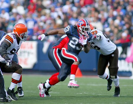 ORCHARD PARK, NY - OCTOBER 11:  Marshawn Lynch #23 of the Buffalo Bills runs against the Cleveland Browns  at Ralph Wilson Stadium on October 11, 2009 in Orchard Park, New York.  <br /><br /><span class="help">(Photo by Rick Stewart/Getty Images)</span>